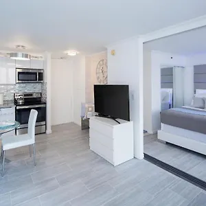 Waikiki Banyan Modern One Bedroom Free Parking , Honolulu United States